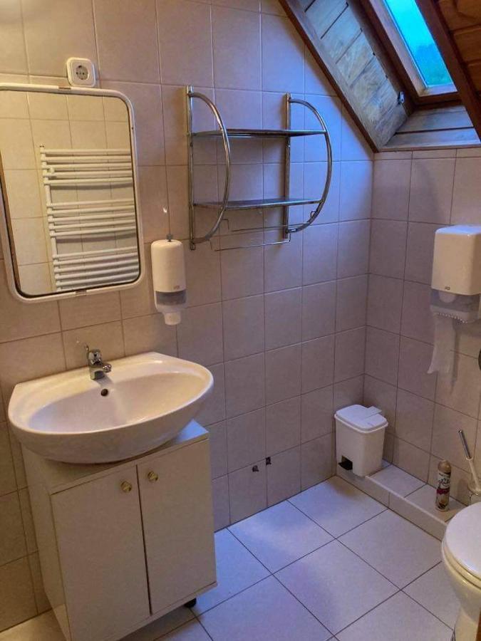 Hat Testvér Fogadó Domsod Esterno foto