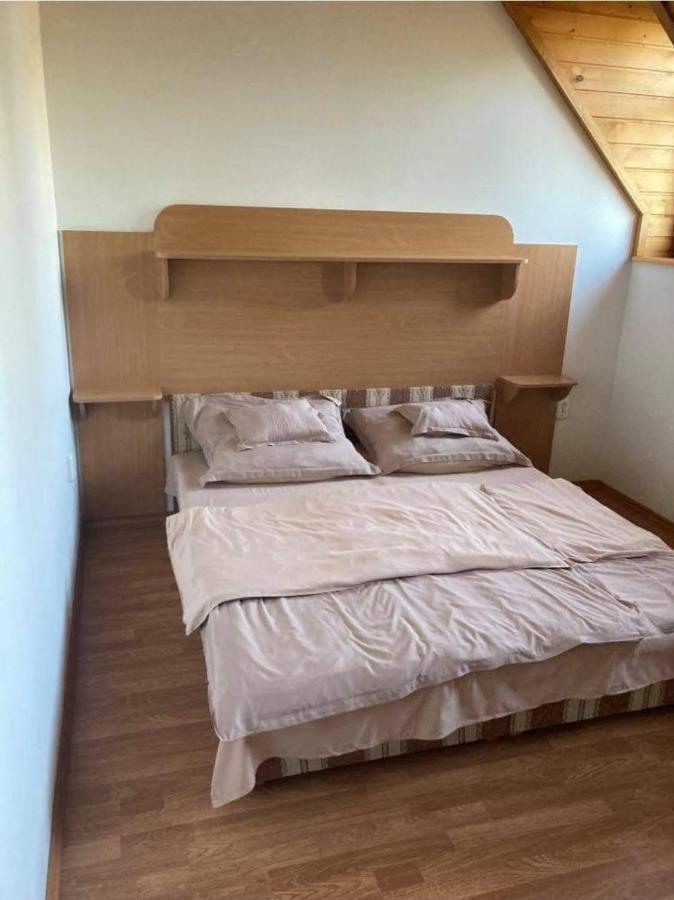 Hat Testvér Fogadó Domsod Esterno foto
