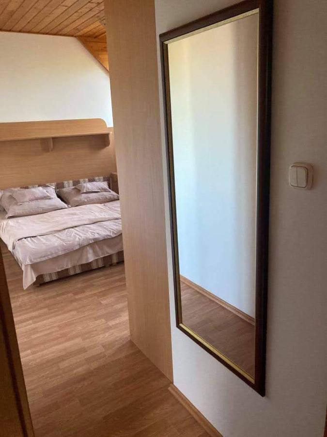 Hat Testvér Fogadó Domsod Esterno foto