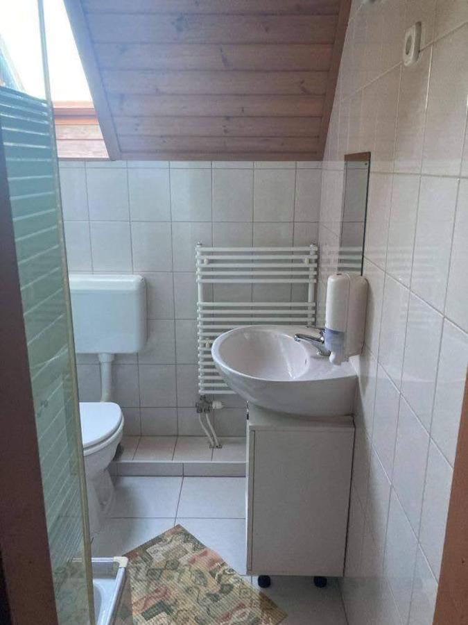 Hat Testvér Fogadó Domsod Esterno foto
